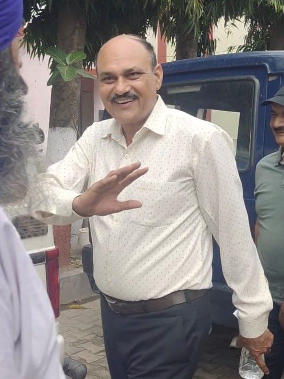 मेरठ की सैनिक बोर्ड का घूसखोर बाबू गिरफ्तार