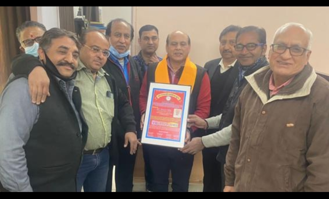 ग़ाज़ियाबाद के डिप्टी सी. एम. ओ. डा० विश्राम सिंह जी को प्रान्तीय चिकित्सक सेवा संघ , ग़ाज़ियाबाद इकाई का पहली बार अध्यक्ष निर्वाचित होने पंजाबी समुदाय की तरफ से सरोपा वाह शाल ओढ़ाकर सम्मानित किया गया