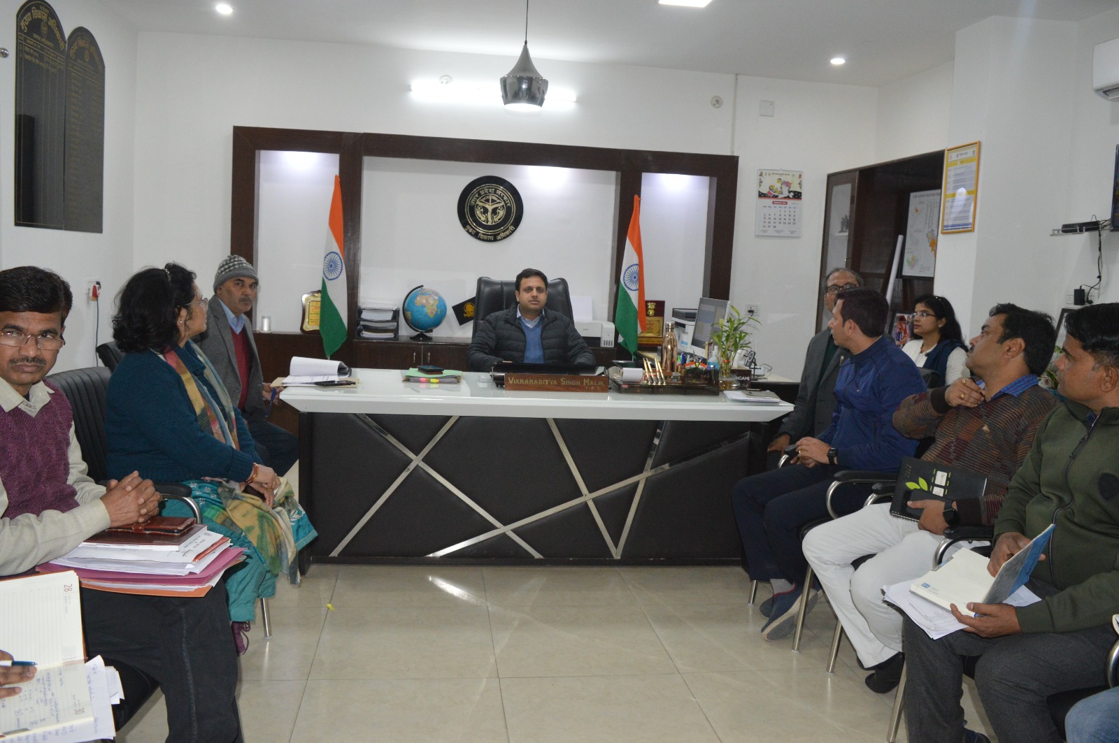 <em>डीएम राकेश कुमार सिंह के निर्देशन में सीडीओ विक्रमादित्य सिंह मलिक की अध्यक्षता में जिला शिक्षा एवं अनुश्रवण समिति की मासिक समीक्षा बैठक संपन्न</em>