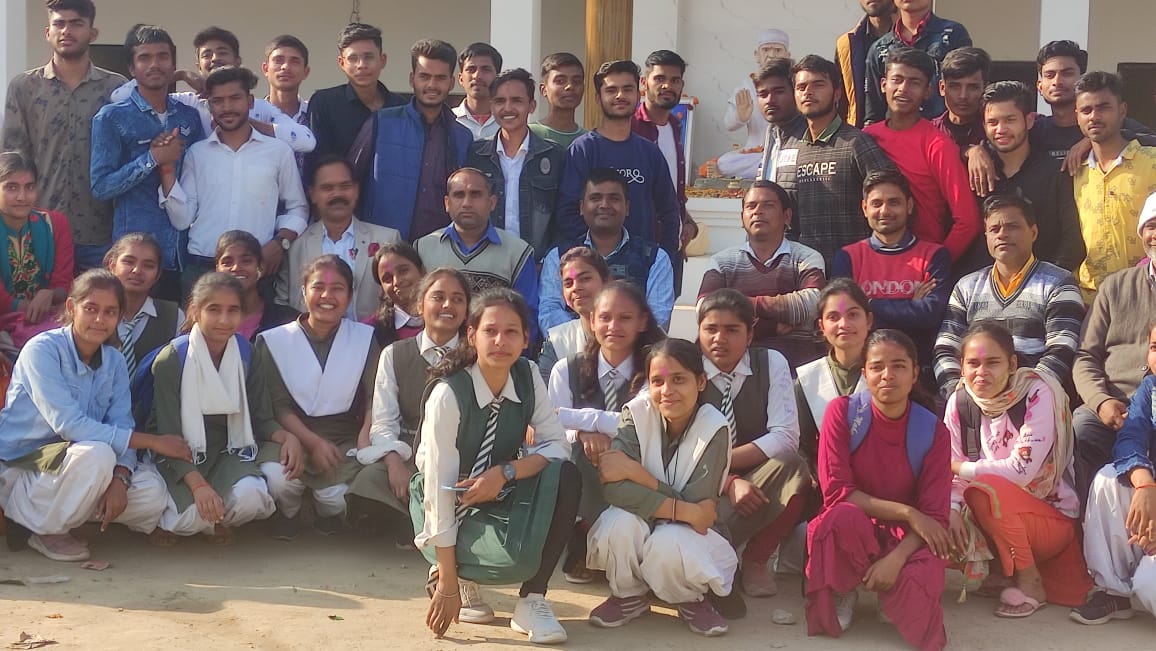 गोंडा : स्वामी लीलाशाह कान्वेंट पब्लिक स्कूल परसपुर में हाईस्कूल और इंटरमीडिएट के छात्र छात्राओं का हुआ विदाई समारोह का आयोजन