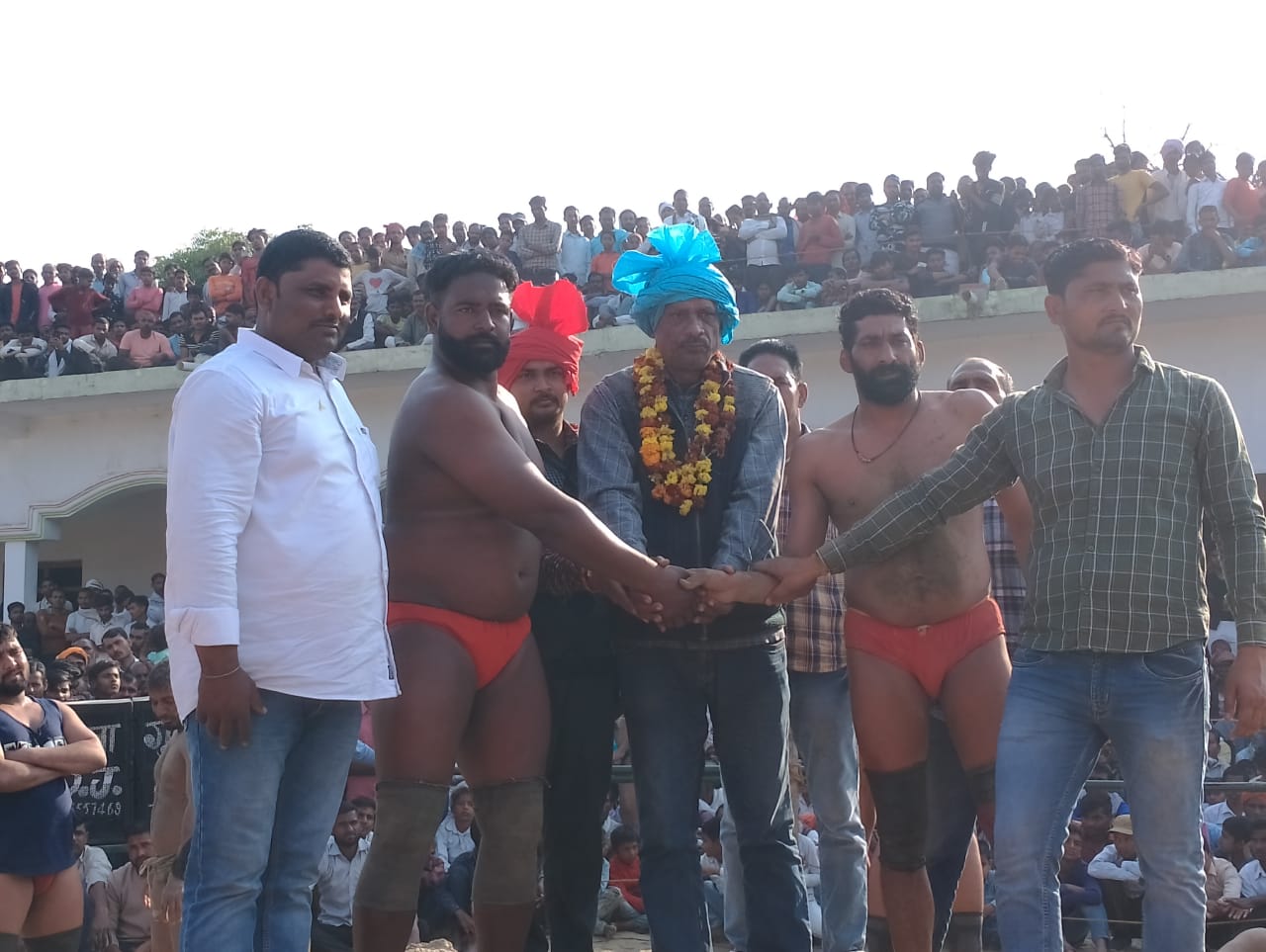 गोंडा : के एच वी पब्लिक स्कूल तेलहन पुरवा बहुवन मदार माझा में हुआ कुश्ती दंगल का आयोजन