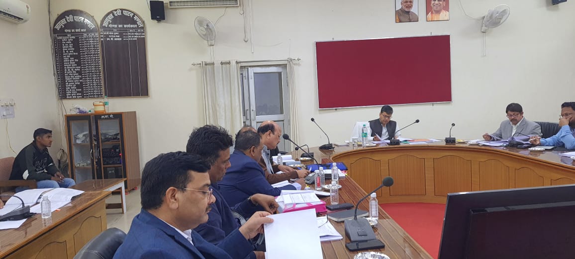 50 लाख से ऊपर के निर्माण कार्यों की समीक्षा, कार्यदाई संस्था निर्माण में गुणवत्ता का दें विशेष ध्यान : मंडलायुक्त