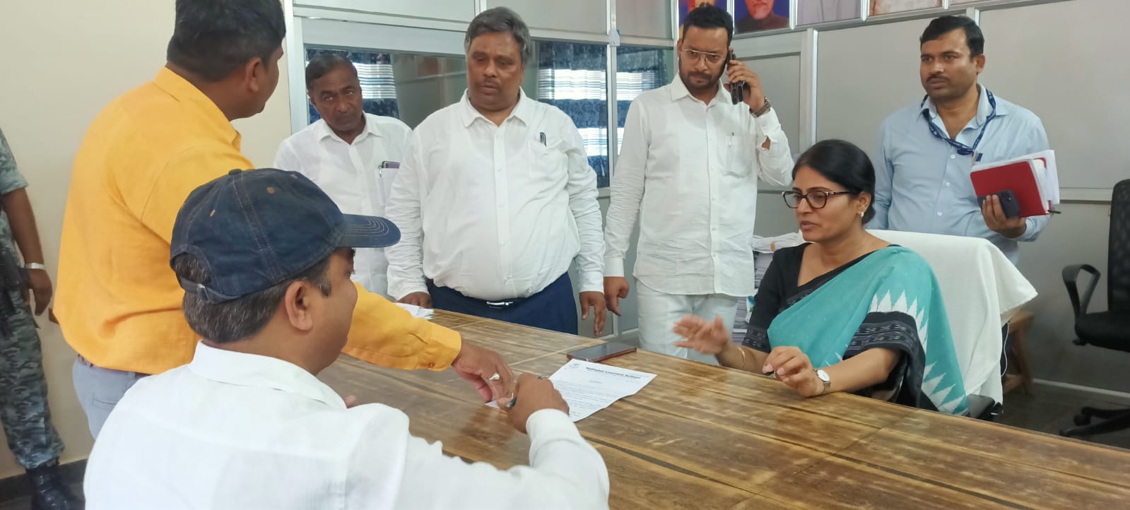 अपना दल (एस) की राष्ट्रीय अध्यक्ष व केंद्रीय मंत्री श्रीमती अनुप्रिया पटेल ने जनपदवासियों की समस्याओं का किया निस्तारण