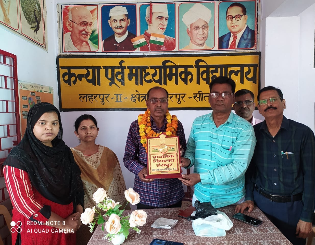 जूनियर हाई स्कूल लहरपुर द्वितीय में शिक्षा संवर्धन संगोष्ठी एवं सेवानिवृत्त हो रहे शिक्षकों का सम्मान समारोह का आयोजन