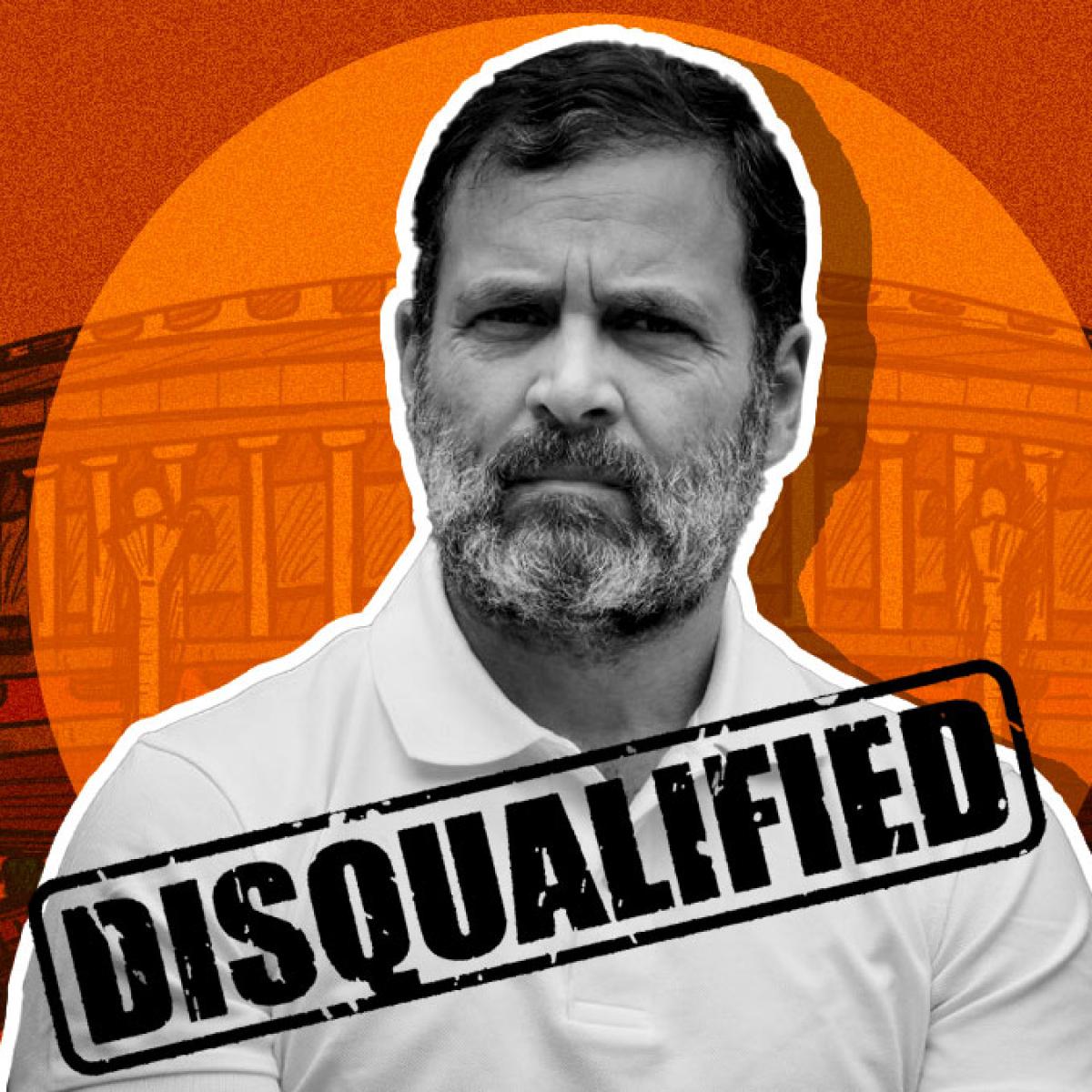 राहुल ने ट्विटर पर खुद को डिसक्वालिफाइड सांसद लिखा: कांग्रेस का देशभर में गांधी प्रतिमाओं के सामने सत्याग्रह, खड़गे-प्रियंका राजघाट पर मौजूद