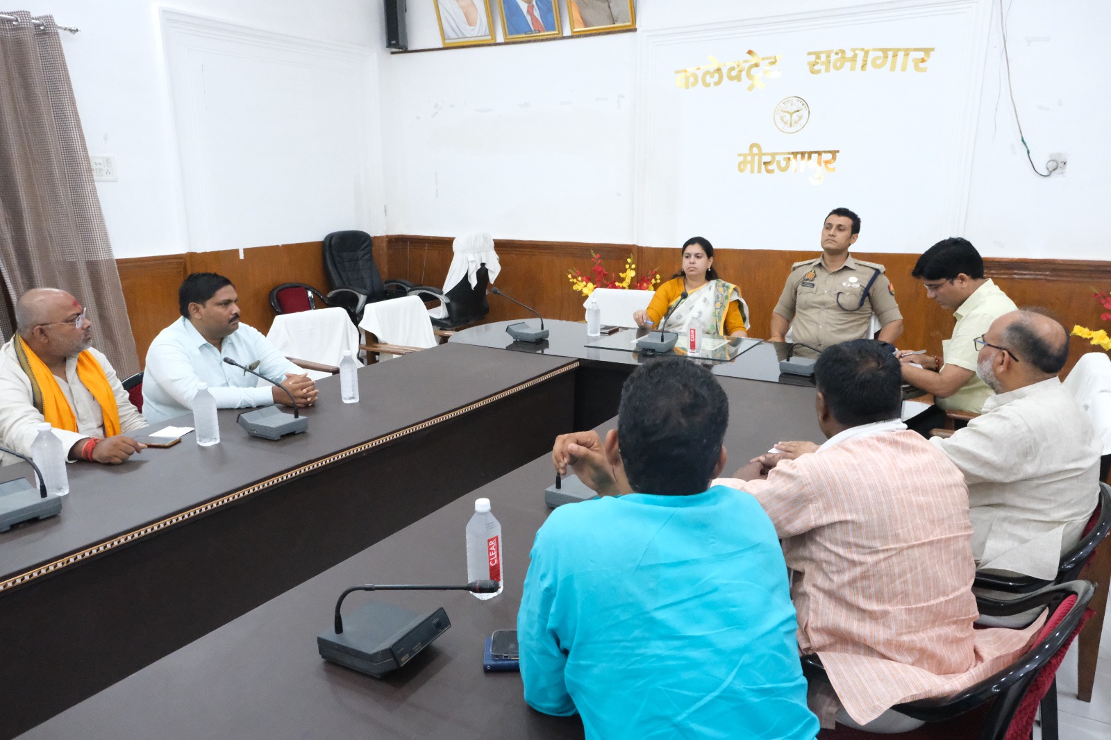 जन प्रतिनधियों के साथ बैठक कर जिलाधिकारी द्वारा सुनी गयी उनकी समस्याए व सुझाव