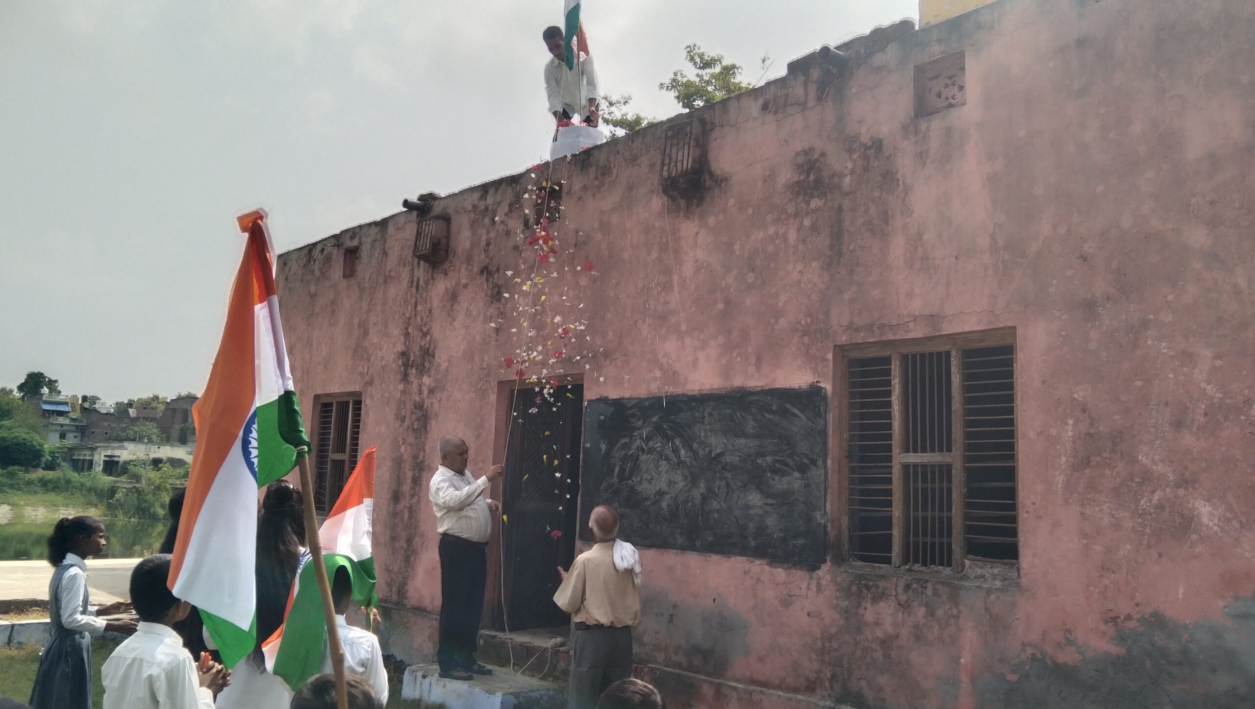 गोंडा: राजा भगवती प्रसाद सिंह उच्चतर माध्यमिक विद्यालय में हर्षोल्लास पूर्वक मनाया गया स्वतंत्रता दिवस