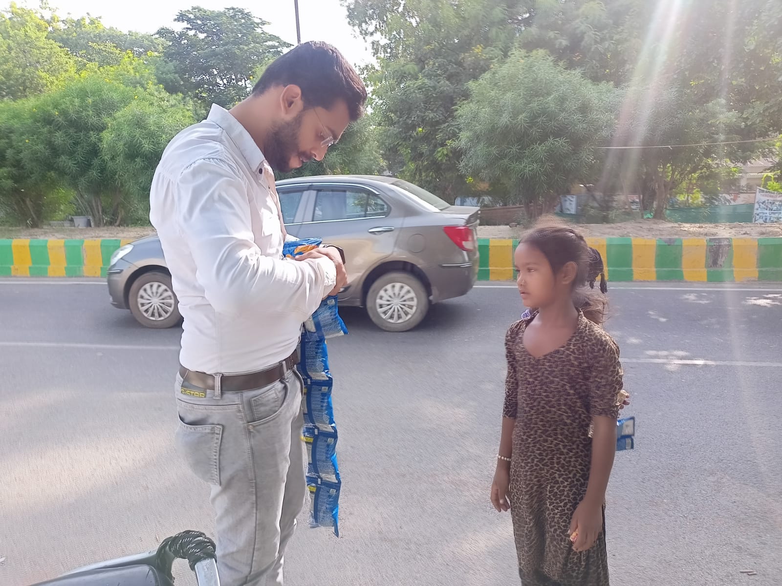 मानवता संगठन का करुणामयी भाव से चहरे पर मुस्कान