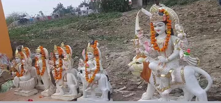 गोंडा : कुल देवी प्रतिमा प्राण प्रतिष्ठा को लेकर धूमधाम से निकली शोभायात्रा