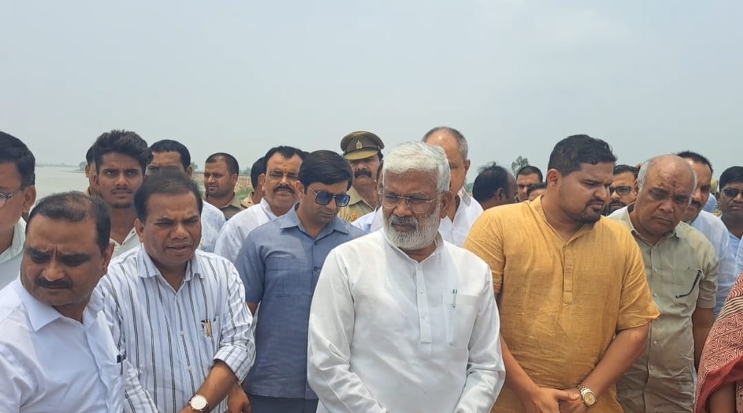 गोंडा : जल शक्ति मंत्री स्वतंत्र देव सिंह ने बाढ़ प्रभावित क्षेत्रों का किया निरीक्षण