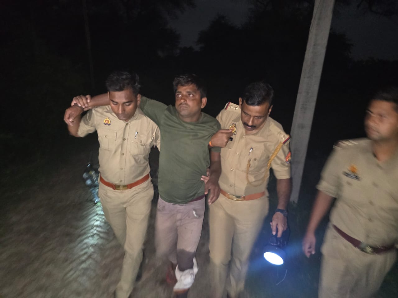 गोंडा : परसपुर में ओमप्रकाश सिंह हत्याकांड: पुलिस की कड़ी कार्यवाही, मुठभेड़ में एक और आरोपी घायल