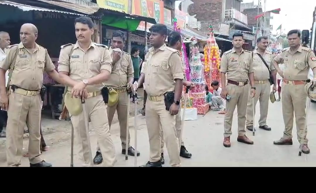 गोंडा: मोहर्रम के मौके पर परसपुर कस्बे में निकला ताजिया का जुलूस