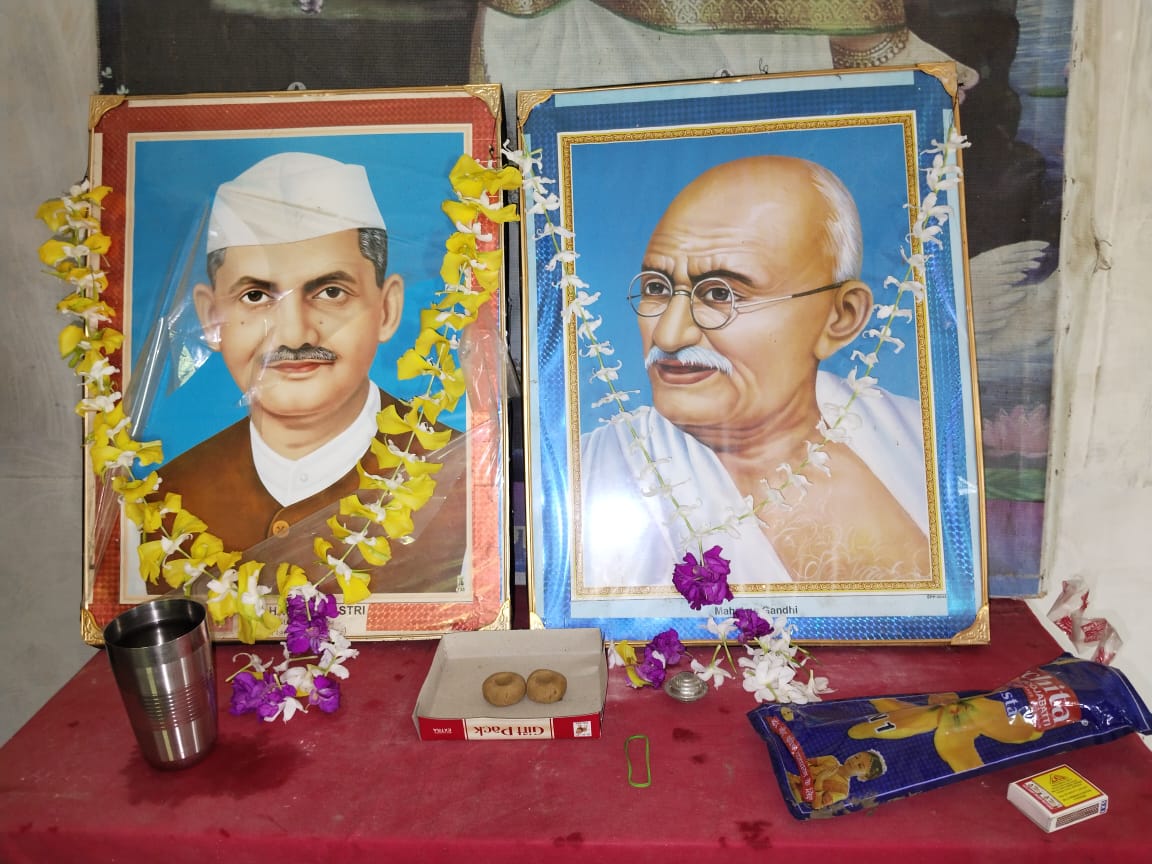 गोंडा : गांधी जयंती पर विद्यालय में श्रद्धांजलि कार्यक्रम