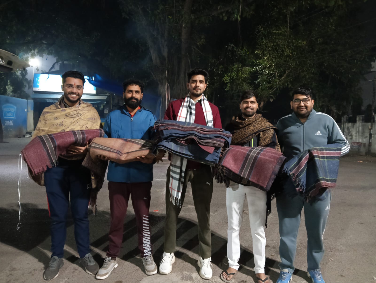 मानवता संगठन ने जरुरतमंदो को किया कम्बल वितरण...