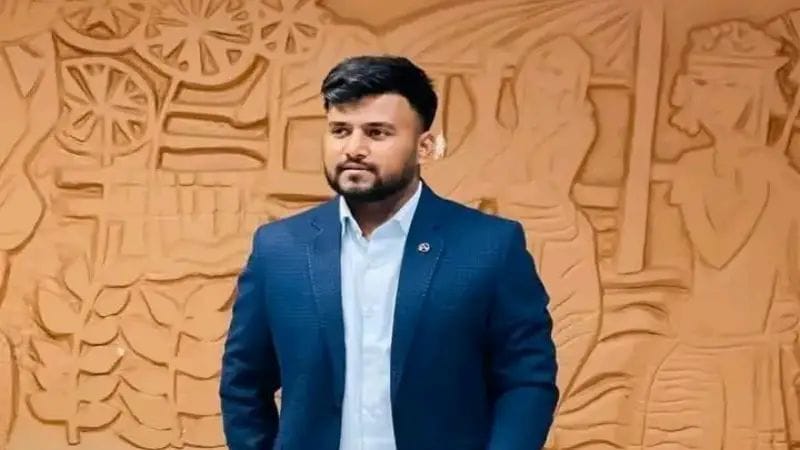 बांग्लादेश में हिंदू छात्र की सरेआम निर्मम हत्या, दुकान पर चाय पीते समय 12 हमलावरों ने गोलियों से भूना: बुलेट सिर चीर कर हुई पार, पुलिस बोली- नहीं मिली औपचारिक शिकायत