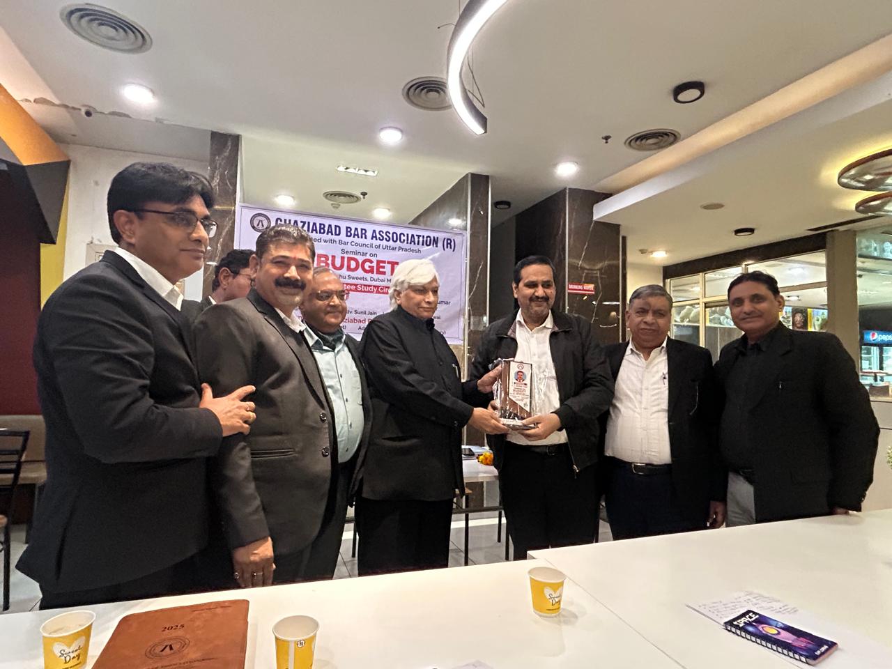 गाजियाबाद बार एसोसिएशन(रजि.)के द्वारा अपने स्टडी सर्किल में बजट पर हुऐ बदलाव की वृहत चर्चा की.... 08.02.2025