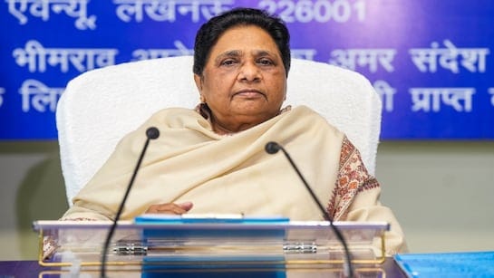 आकाश के रास्ते चलीं मायावती,बदली-बदली आ रहीं हैं नजर