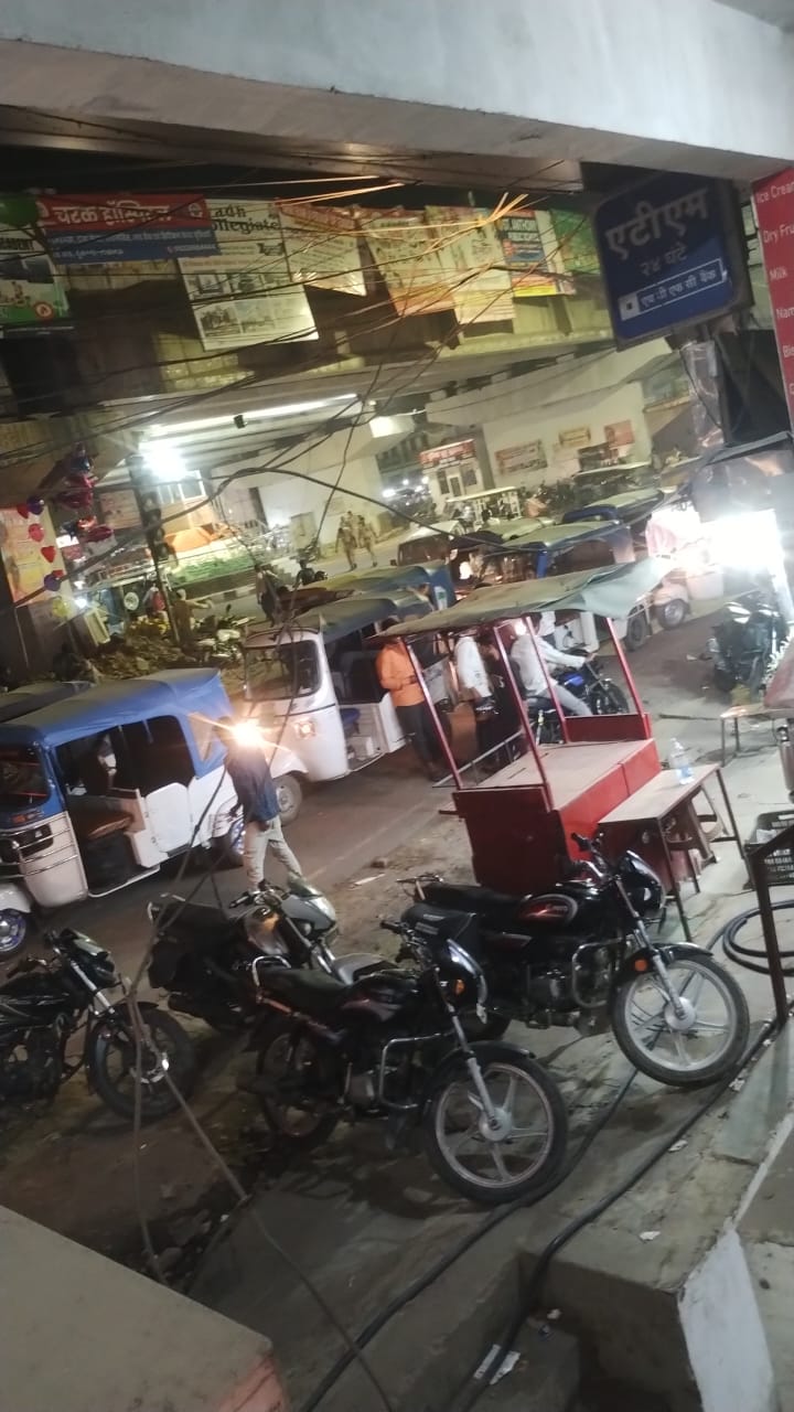 पूरे लखनऊ भर में फैला बैट्री रिक्शा वालों का आतंक